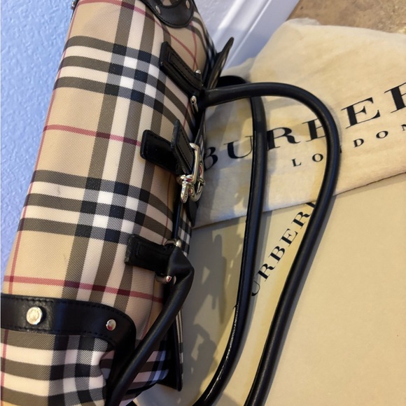 Burberry Nova Check Black Cream Shoulder Bag Authentic - Picture 10 of 16